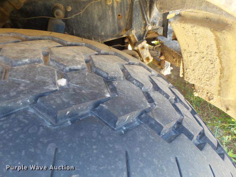 image for item DE1386 1999 Peterbilt 357 ready mix truck