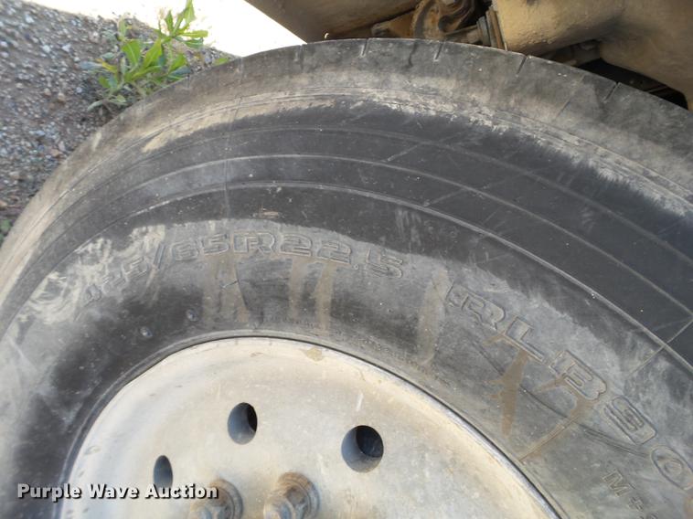 image for item DE1386 1999 Peterbilt 357 ready mix truck