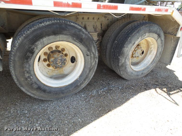 image for item DE1386 1999 Peterbilt 357 ready mix truck