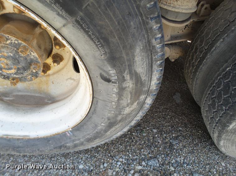 image for item DE1386 1999 Peterbilt 357 ready mix truck