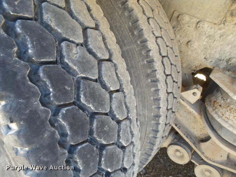 image for item DE1386 1999 Peterbilt 357 ready mix truck