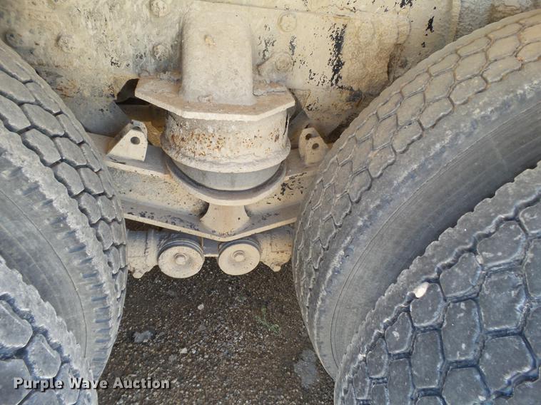 image for item DE1386 1999 Peterbilt 357 ready mix truck