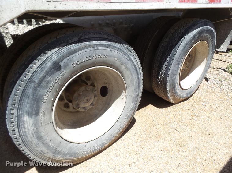 image for item DE1386 1999 Peterbilt 357 ready mix truck