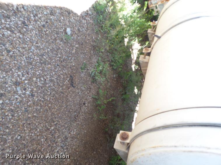 image for item DE1386 1999 Peterbilt 357 ready mix truck