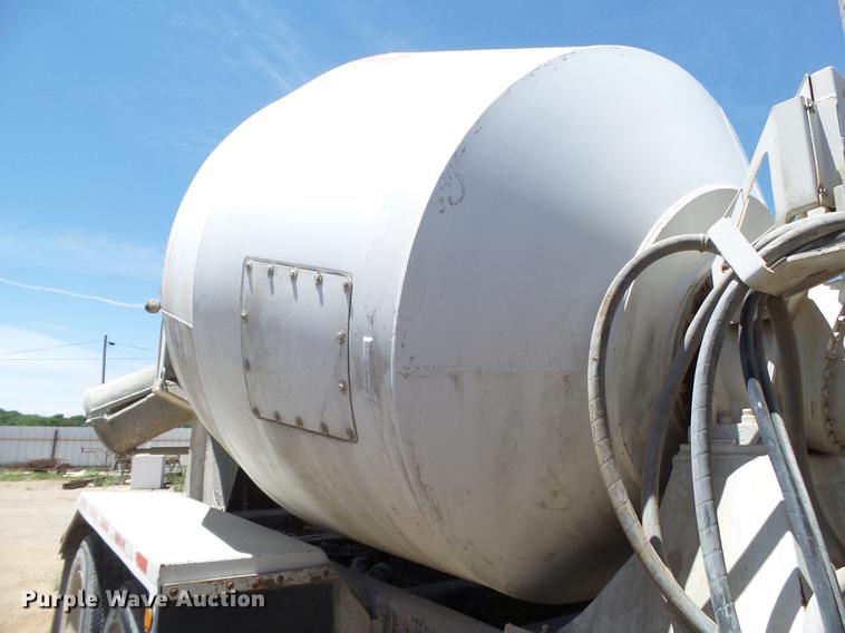 image for item DE1386 1999 Peterbilt 357 ready mix truck