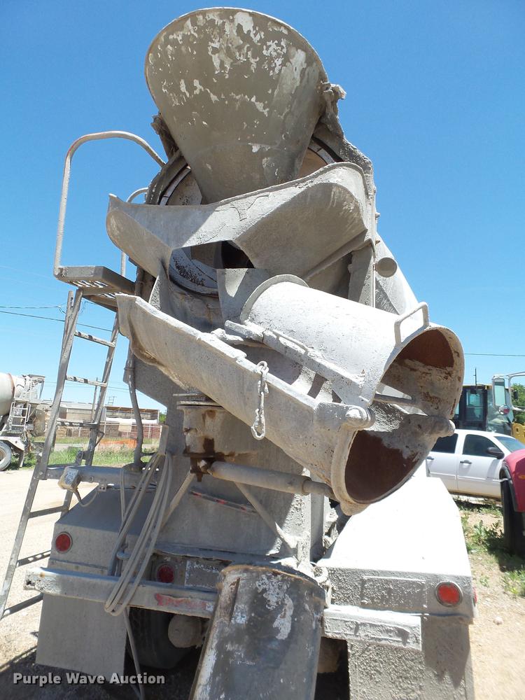 image for item DE1386 1999 Peterbilt 357 ready mix truck