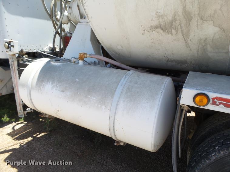 image for item DE1386 1999 Peterbilt 357 ready mix truck