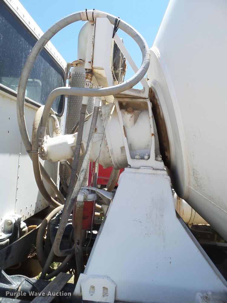 image for item DE1386 1999 Peterbilt 357 ready mix truck
