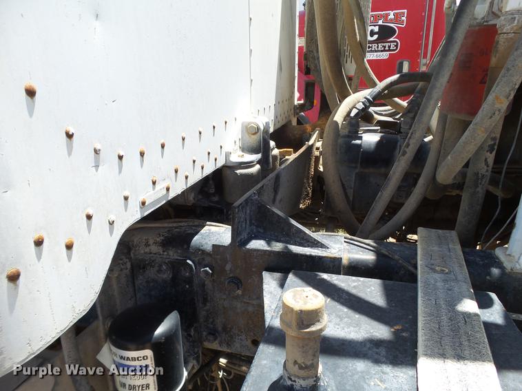 image for item DE1386 1999 Peterbilt 357 ready mix truck