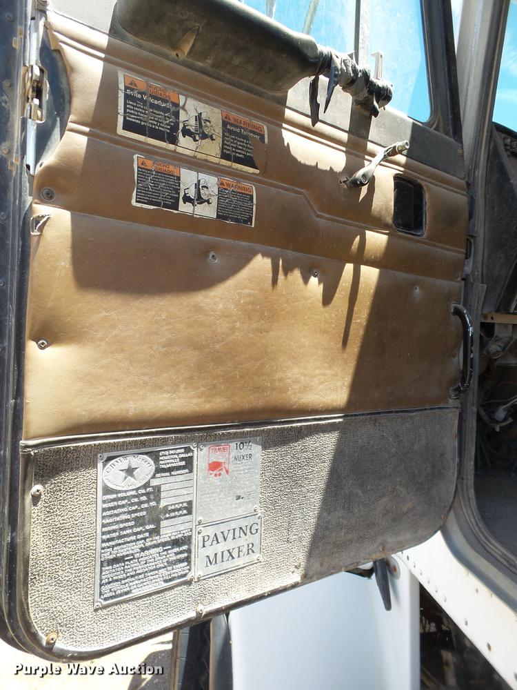 image for item DE1386 1999 Peterbilt 357 ready mix truck