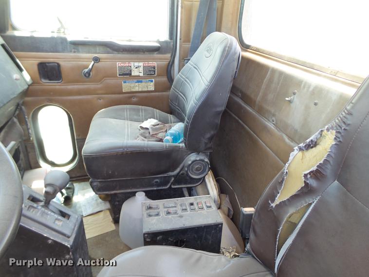 image for item DE1386 1999 Peterbilt 357 ready mix truck