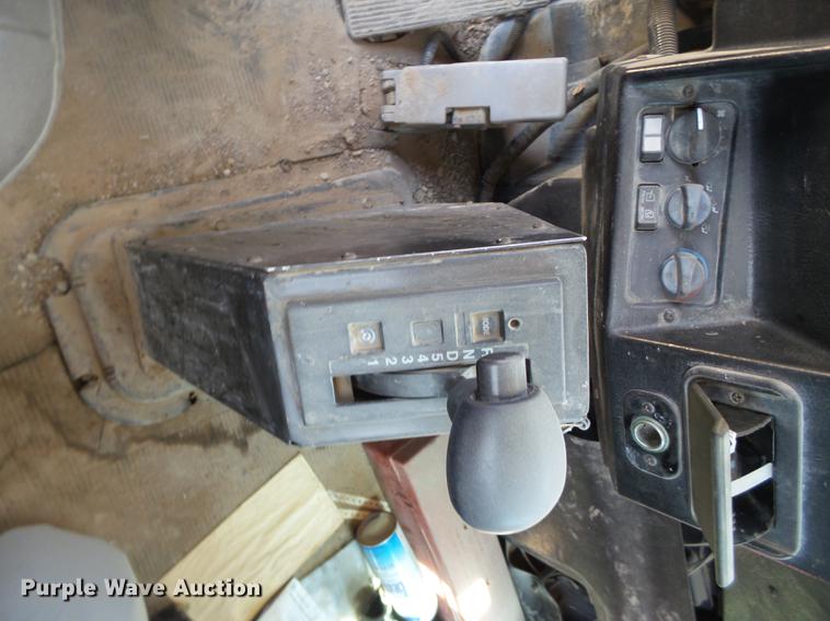 image for item DE1386 1999 Peterbilt 357 ready mix truck