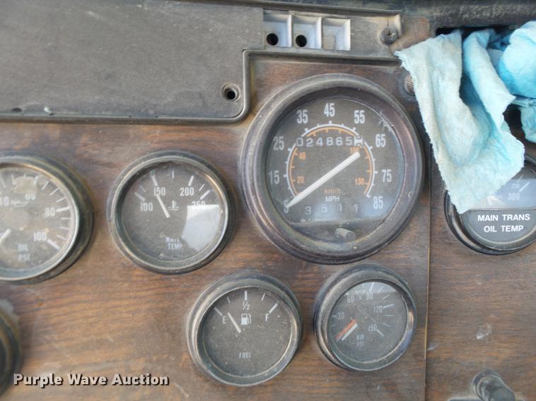 image for item DE1386 1999 Peterbilt 357 ready mix truck