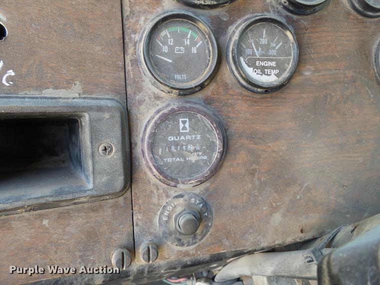 image for item DE1386 1999 Peterbilt 357 ready mix truck