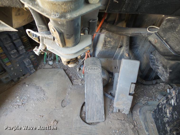 image for item DE1386 1999 Peterbilt 357 ready mix truck