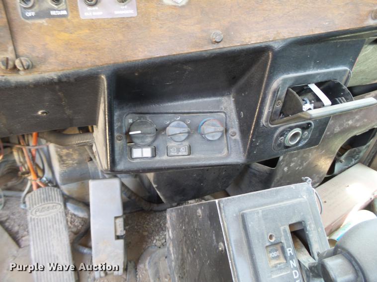 image for item DE1386 1999 Peterbilt 357 ready mix truck