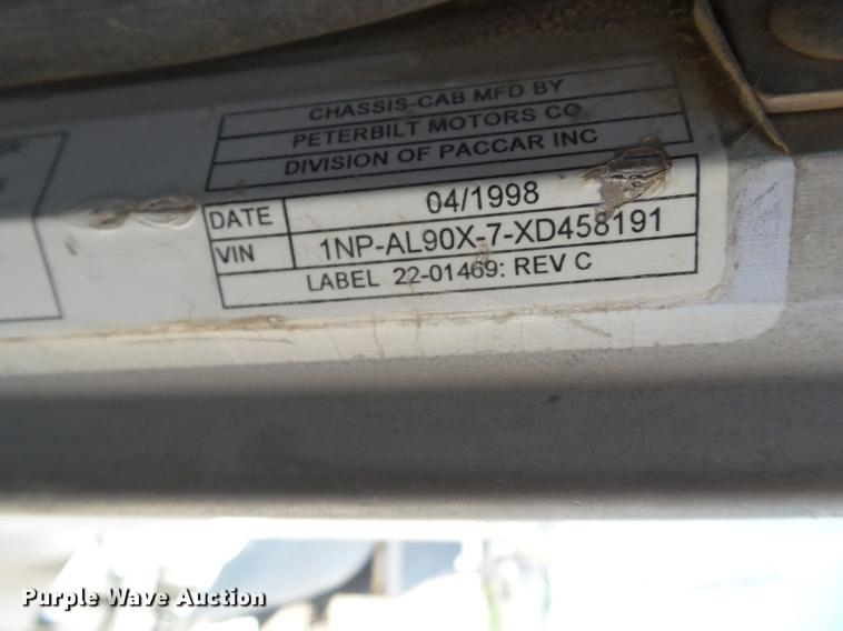 image for item DE1386 1999 Peterbilt 357 ready mix truck