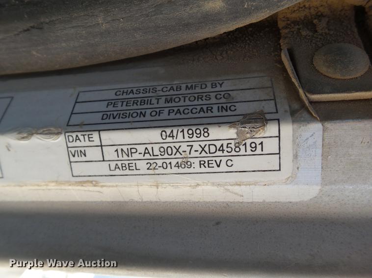 image for item DE1386 1999 Peterbilt 357 ready mix truck