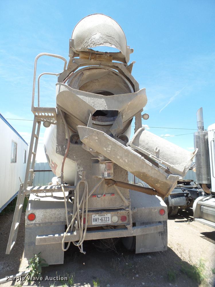 image for item DE1388 2000 Peterbilt 357 ready mix truck