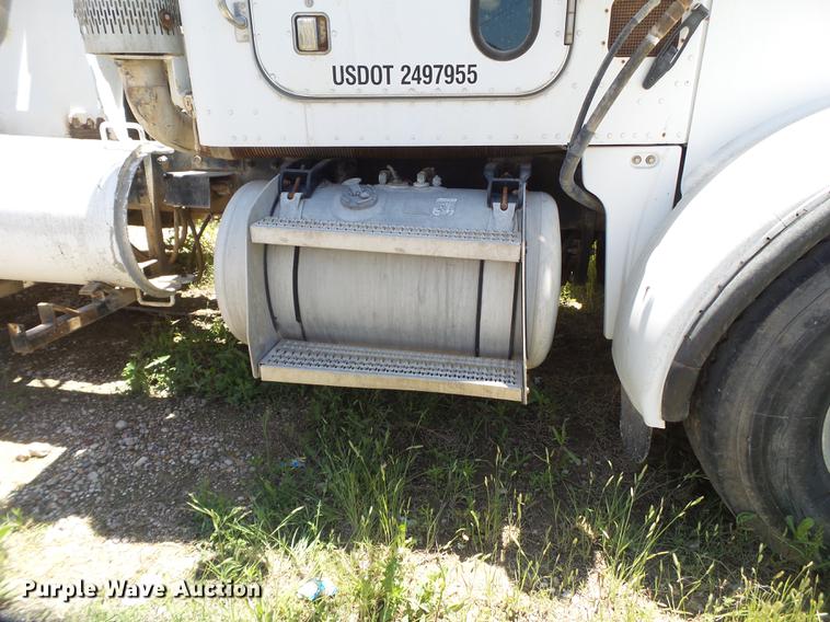 image for item DE1388 2000 Peterbilt 357 ready mix truck