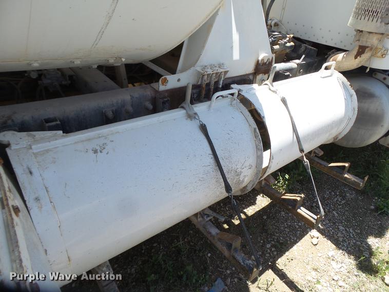 image for item DE1388 2000 Peterbilt 357 ready mix truck