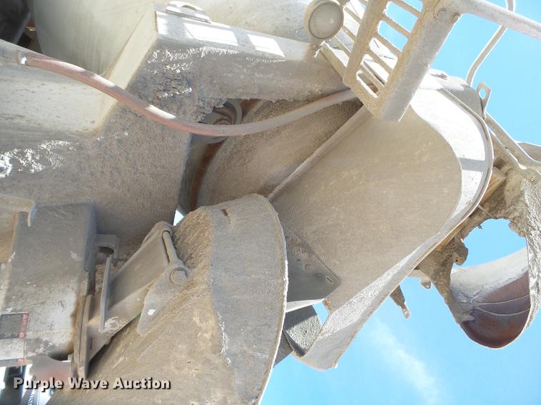 image for item DE1388 2000 Peterbilt 357 ready mix truck