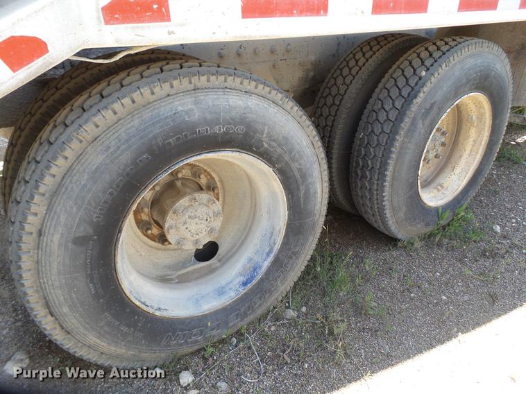 image for item DE1388 2000 Peterbilt 357 ready mix truck