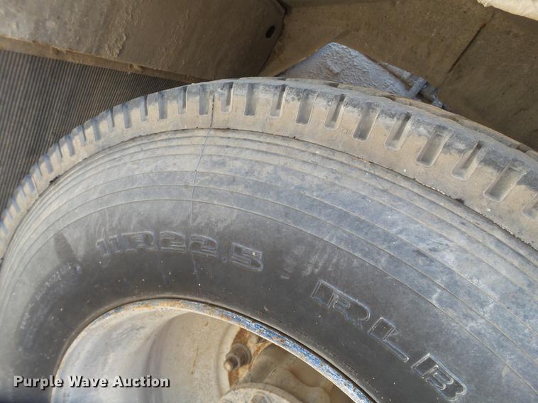 image for item DE1388 2000 Peterbilt 357 ready mix truck