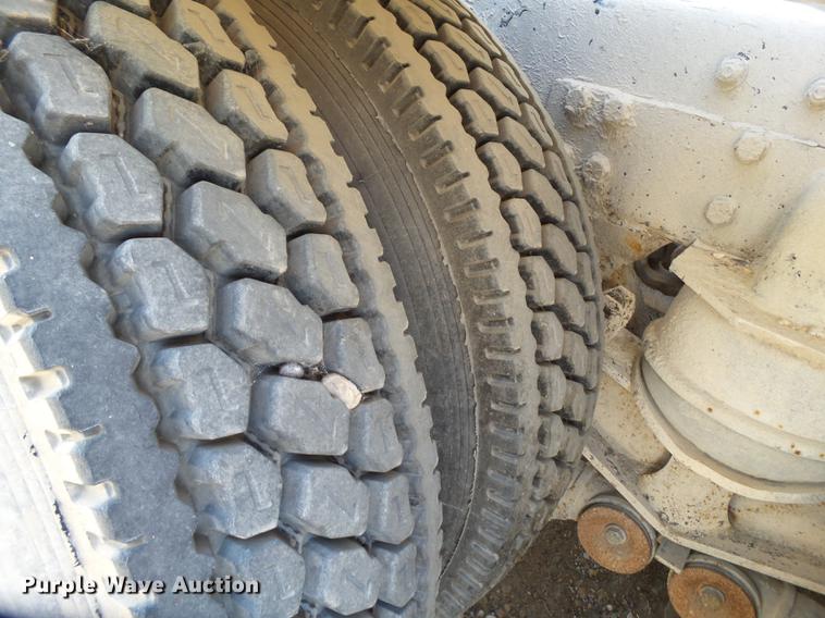 image for item DE1388 2000 Peterbilt 357 ready mix truck