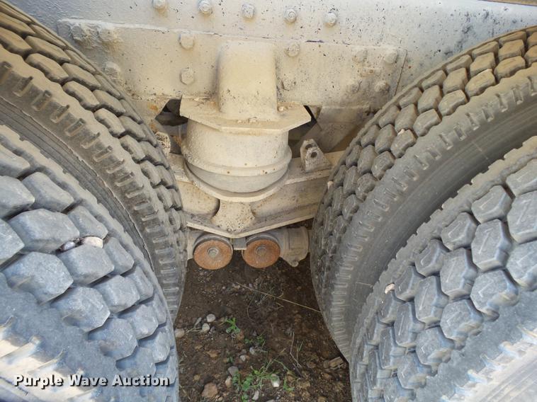 image for item DE1388 2000 Peterbilt 357 ready mix truck