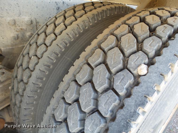 image for item DE1388 2000 Peterbilt 357 ready mix truck