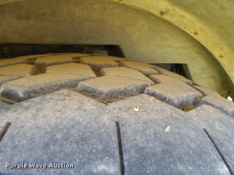 image for item DE1388 2000 Peterbilt 357 ready mix truck