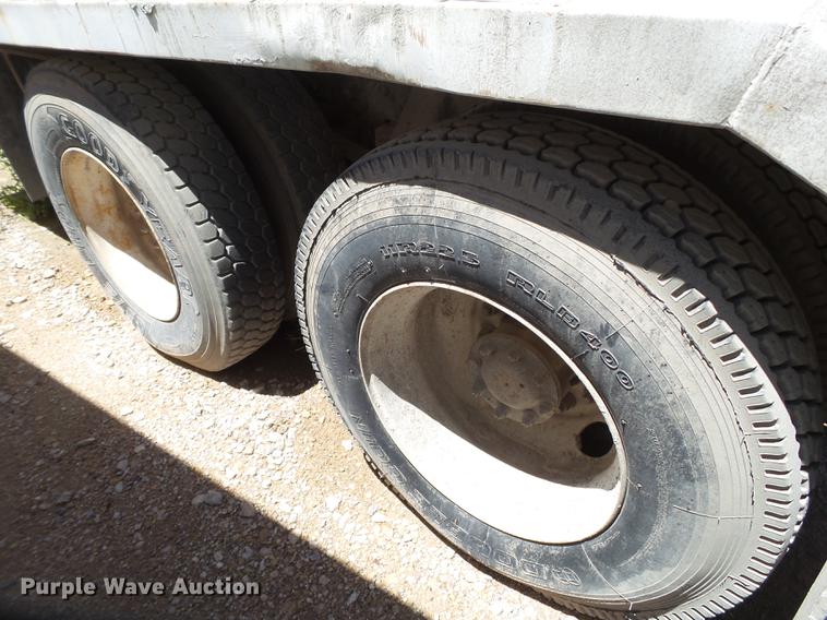 image for item DE1388 2000 Peterbilt 357 ready mix truck