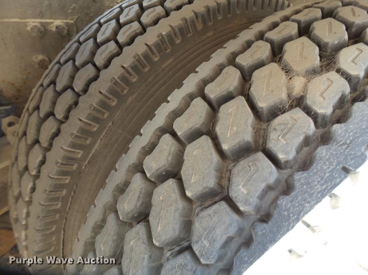 image for item DE1388 2000 Peterbilt 357 ready mix truck