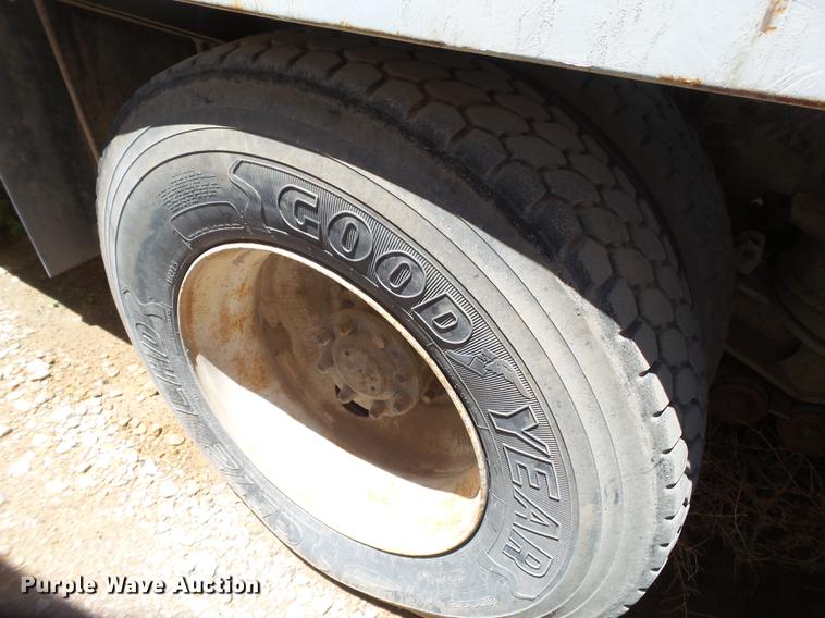 image for item DE1388 2000 Peterbilt 357 ready mix truck