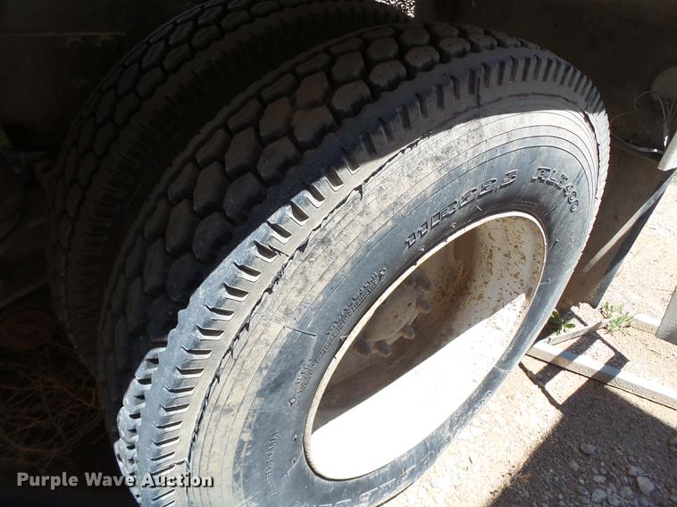 image for item DE1388 2000 Peterbilt 357 ready mix truck