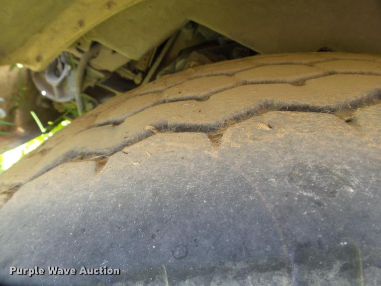 image for item DE1388 2000 Peterbilt 357 ready mix truck