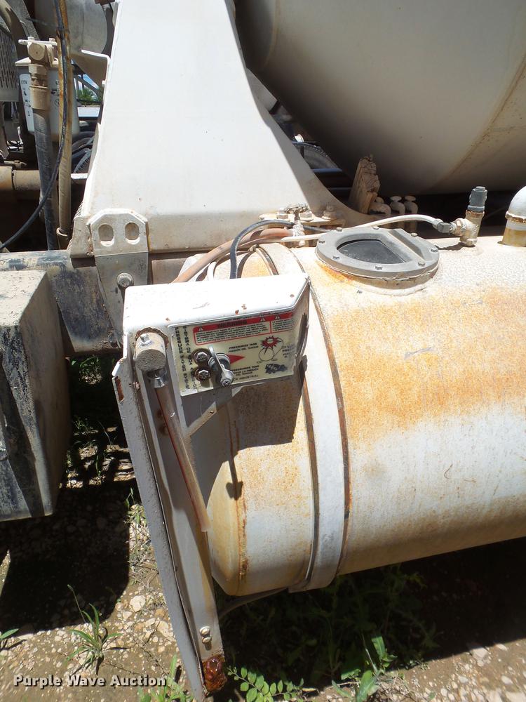 image for item DE1388 2000 Peterbilt 357 ready mix truck