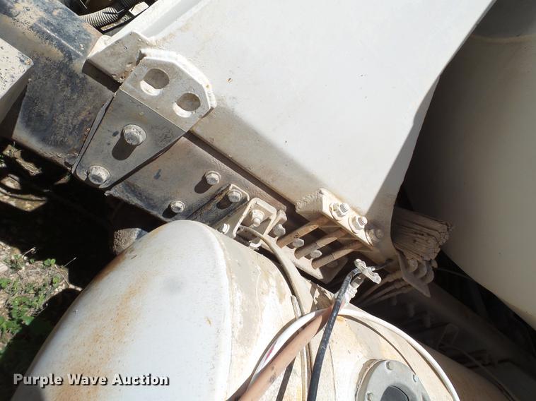 image for item DE1388 2000 Peterbilt 357 ready mix truck