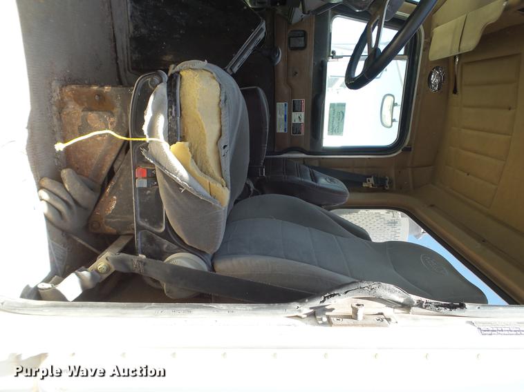 image for item DE1388 2000 Peterbilt 357 ready mix truck