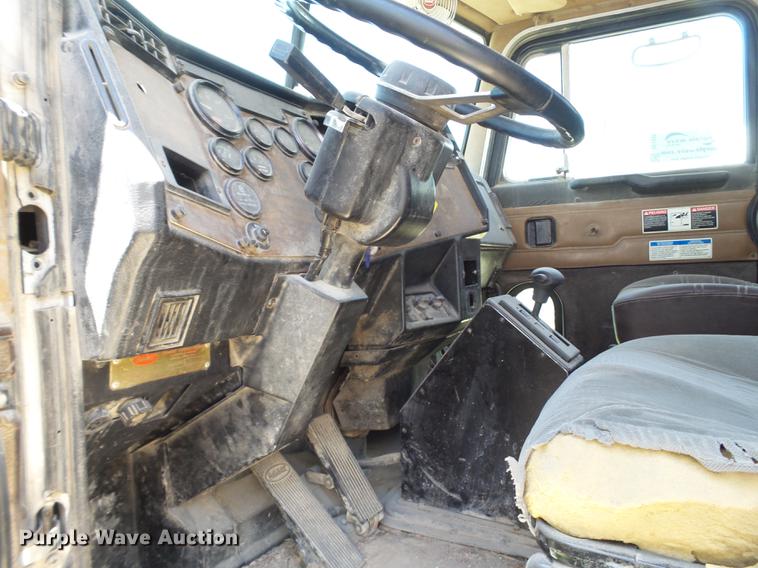 image for item DE1388 2000 Peterbilt 357 ready mix truck