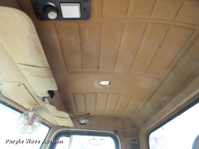 image for item DE1388 2000 Peterbilt 357 ready mix truck