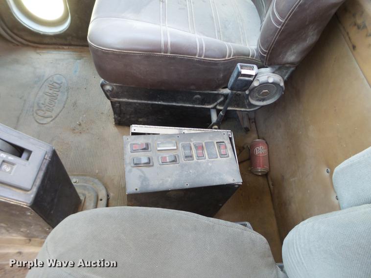 image for item DE1388 2000 Peterbilt 357 ready mix truck