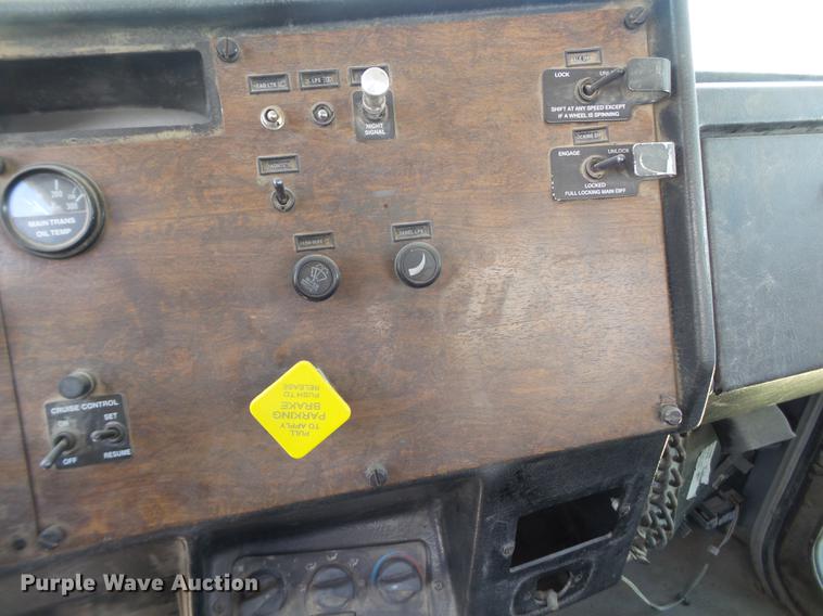 image for item DE1388 2000 Peterbilt 357 ready mix truck