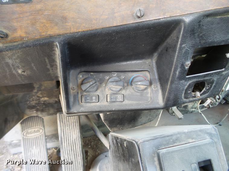 image for item DE1388 2000 Peterbilt 357 ready mix truck