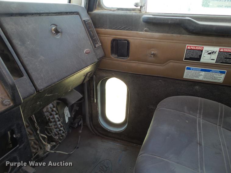 image for item DE1388 2000 Peterbilt 357 ready mix truck