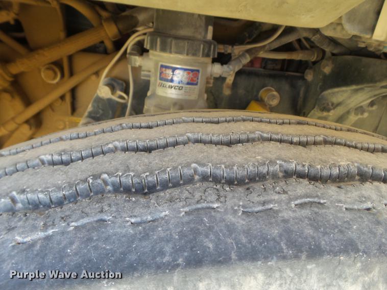 image for item DE1389 2009 Peterbilt 384 semi truck