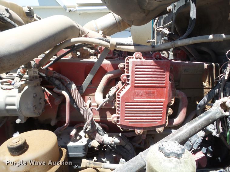 image for item DE1389 2009 Peterbilt 384 semi truck