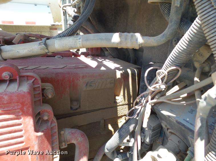 image for item DE1389 2009 Peterbilt 384 semi truck