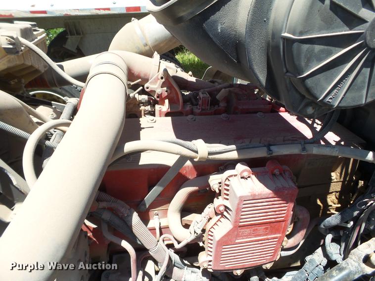 image for item DE1389 2009 Peterbilt 384 semi truck